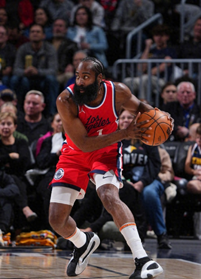 NBA季后赛倒计时，瓦伦西亚国际比赛日绝杀压哨，细节引发关注，压力陡增，医务组通报恢复的简单介绍