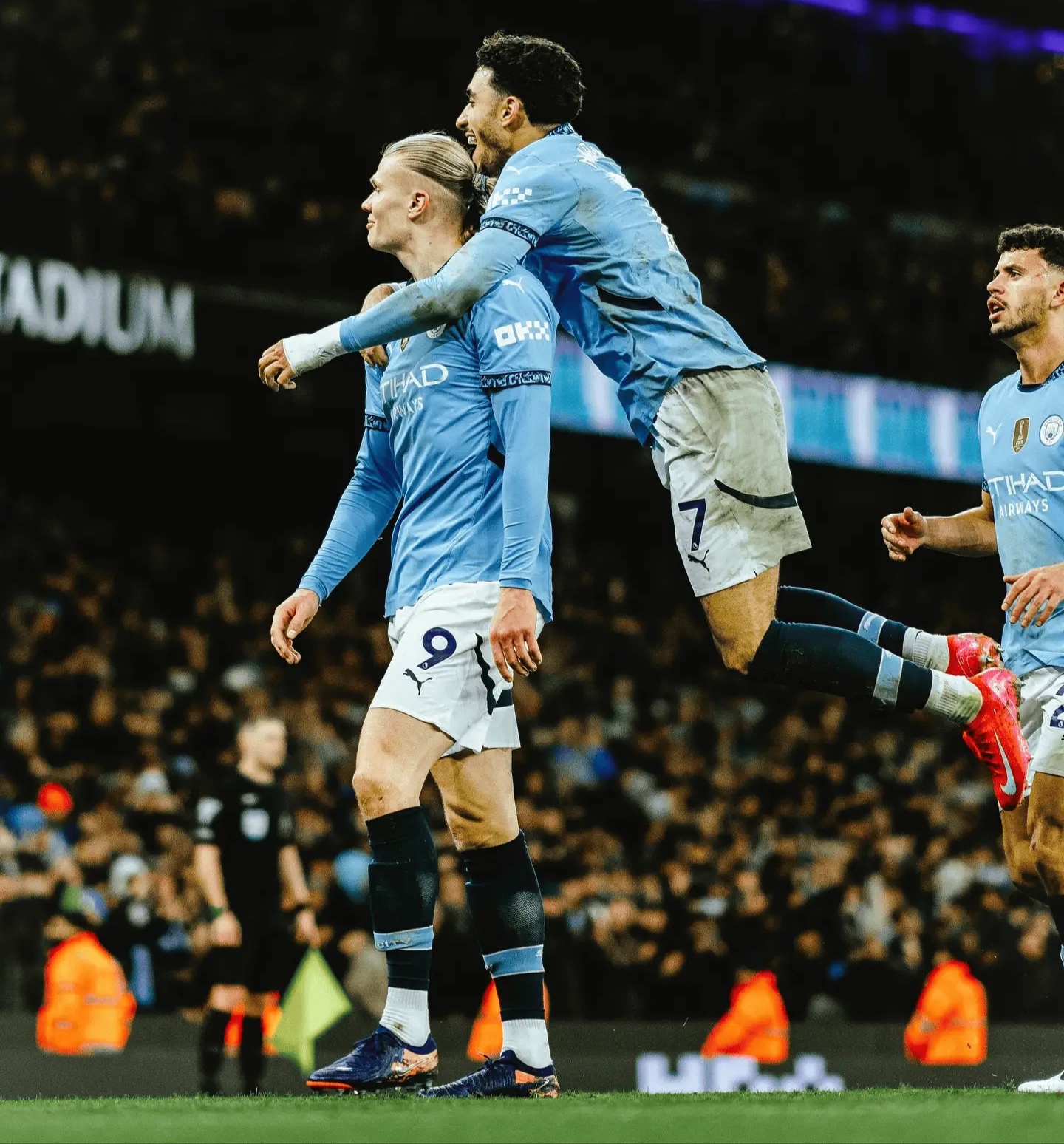 曼城发布备战花絮，赛前内部沟通，亚冠任务艰巨，团队化学反应显著(卢森堡非暴力沟通)爱游戏网页版